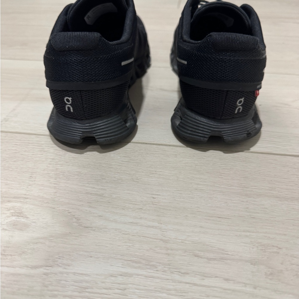 On Running Black Athletic Shoes - Picture 2 of 4